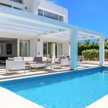 El Paraiso Sleeps 8 With Pool Air Con And Wifi