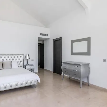 El Paraiso Sleeps 8 With Pool Air Con And Wifi * Estepona