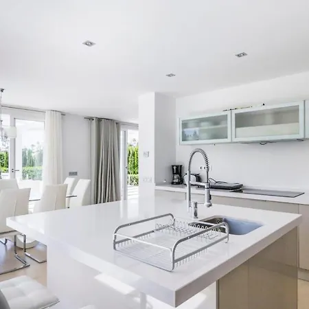 El Paraiso Sleeps 8 With Pool Air Con And Wifi Villa Estepona